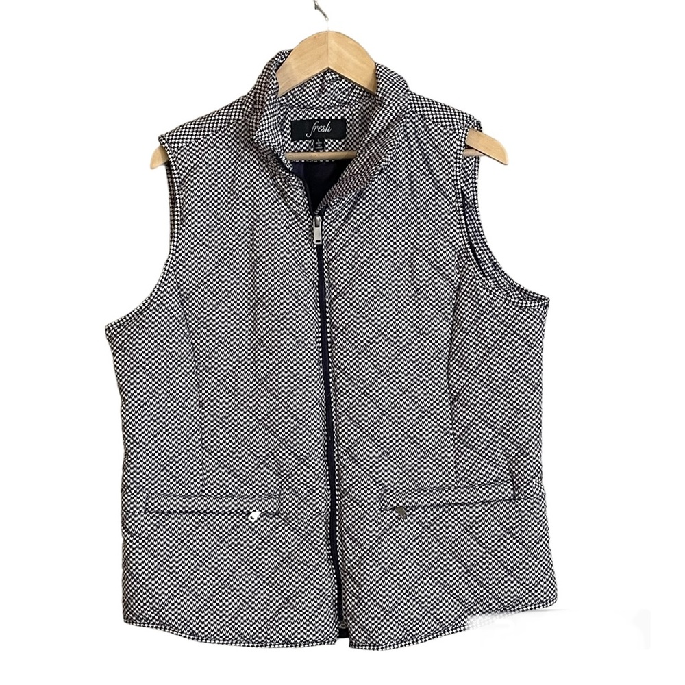 Fresh quilted puffer vest, plum and white houndstooth. Women’s Large